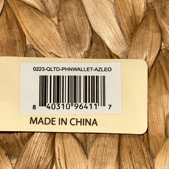 NWT Simply Southern Quilted Phone Wallet in Aztec Print - Picture 6 of 9